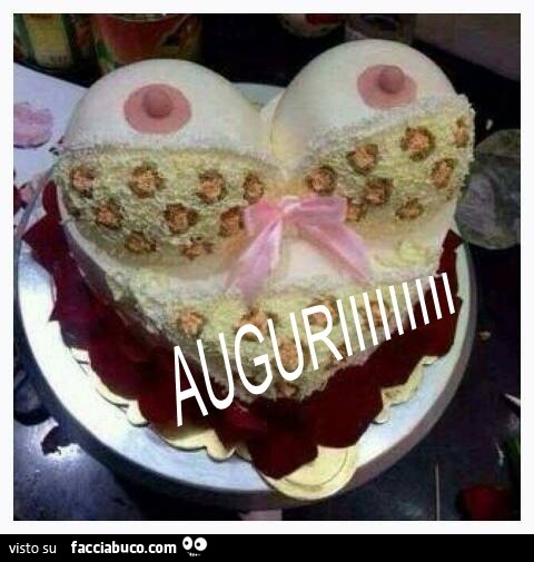 Torta a forma di tette. Auguri