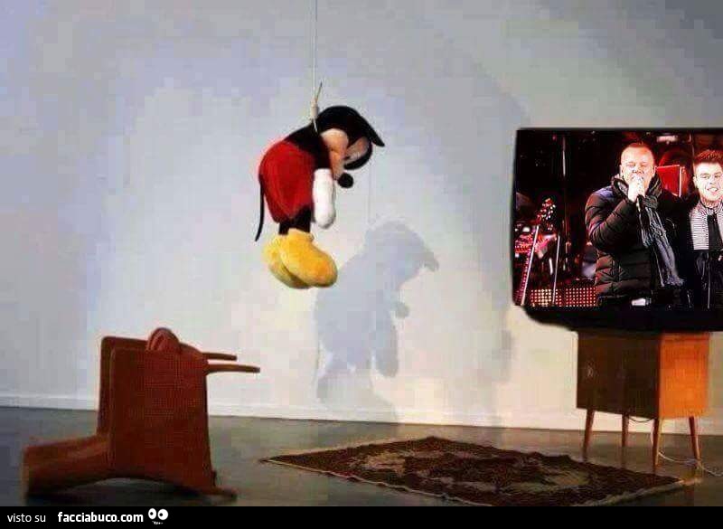 Topolino si impicca mentre c'è Gigi D'Alessio assieme a Fedez in TV