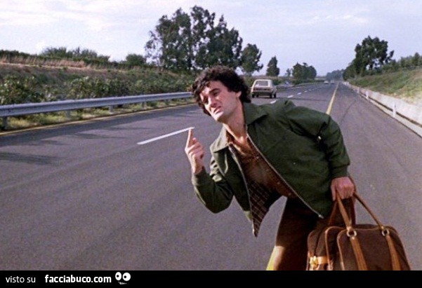 Massimo Troisi fa l'autostop