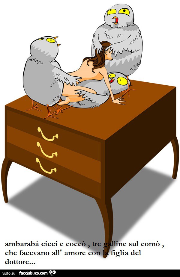 Tre galline sul comò