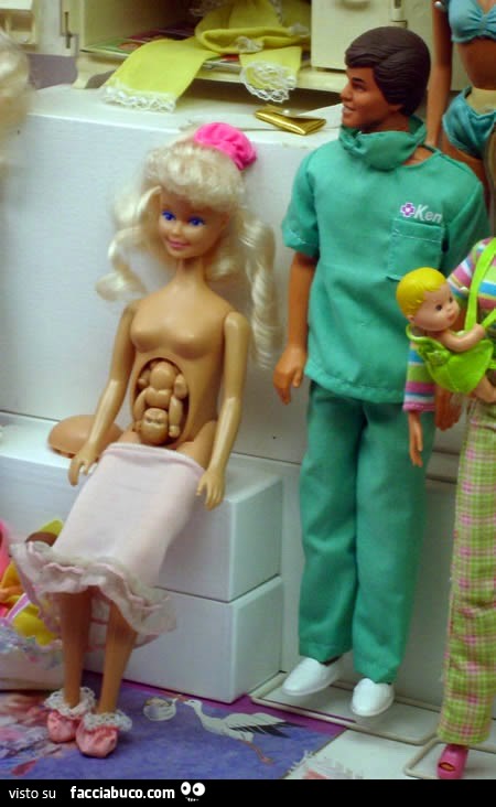 Barbie incinta partorisce 