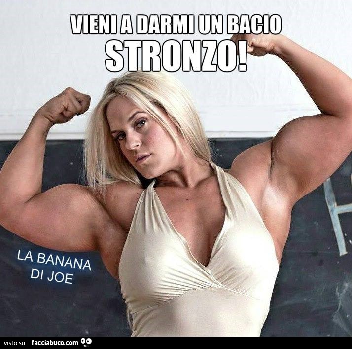 Donna palestrata. Vieni a darmi un bacio stronzo