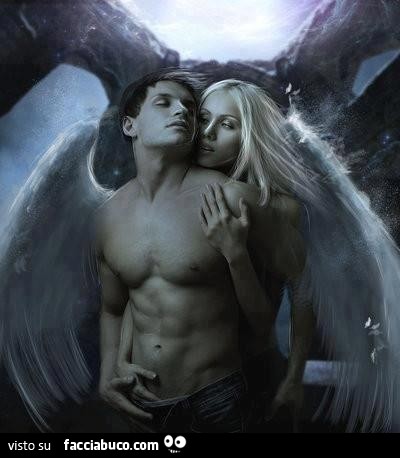 Donna e uomo con le ali si abbracciano