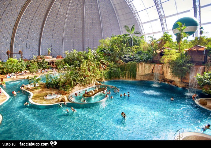 Tropical Island Resort. Il fantastico parco acquatico in Germania