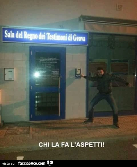 Sala del Regno dei Testimoni di Geova. Chi la fa l'aspetti