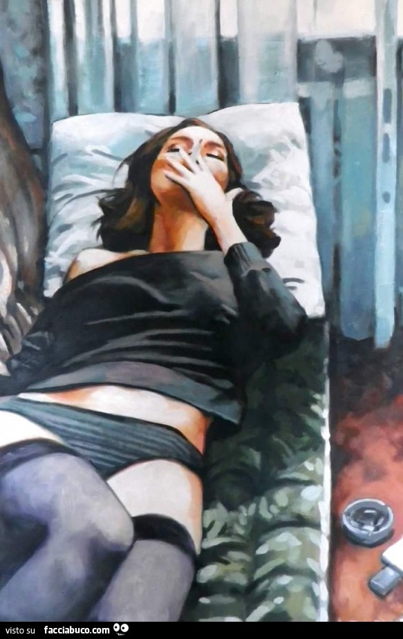 Dipinto ragazza sdraiata sul divano che fuma