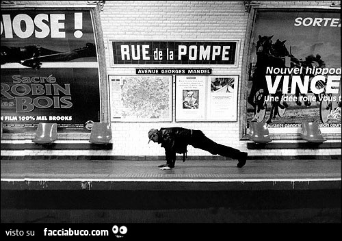 Flessioni alla fermata metro di Rue de la Pompe