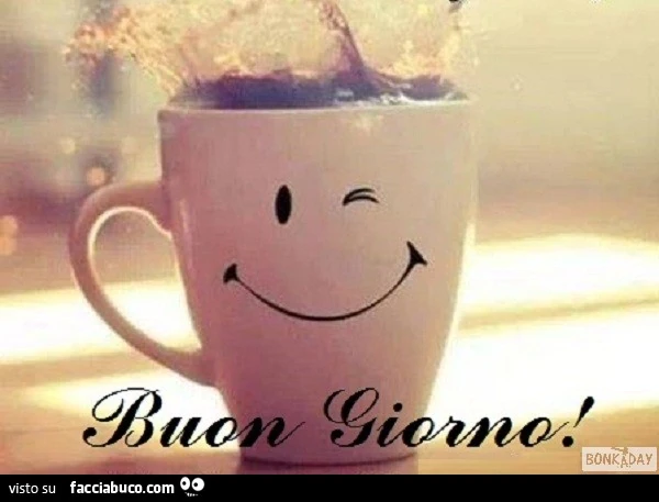 Buon Giorno! Tazza di caffè che sorride e fa l'occhiolino