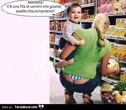Mamma, c'è una fila di uomini che guarda quello che compriamo