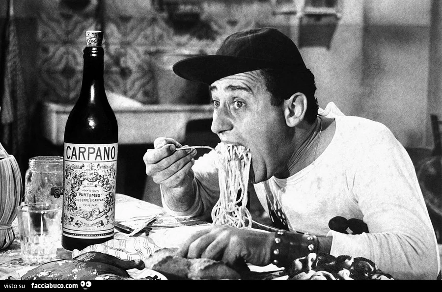 Alberto Sordi mangia gli spaghetti