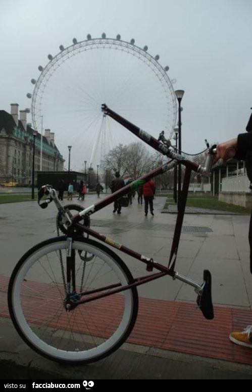 La ruota panoramica diventa la ruota della bicicletta