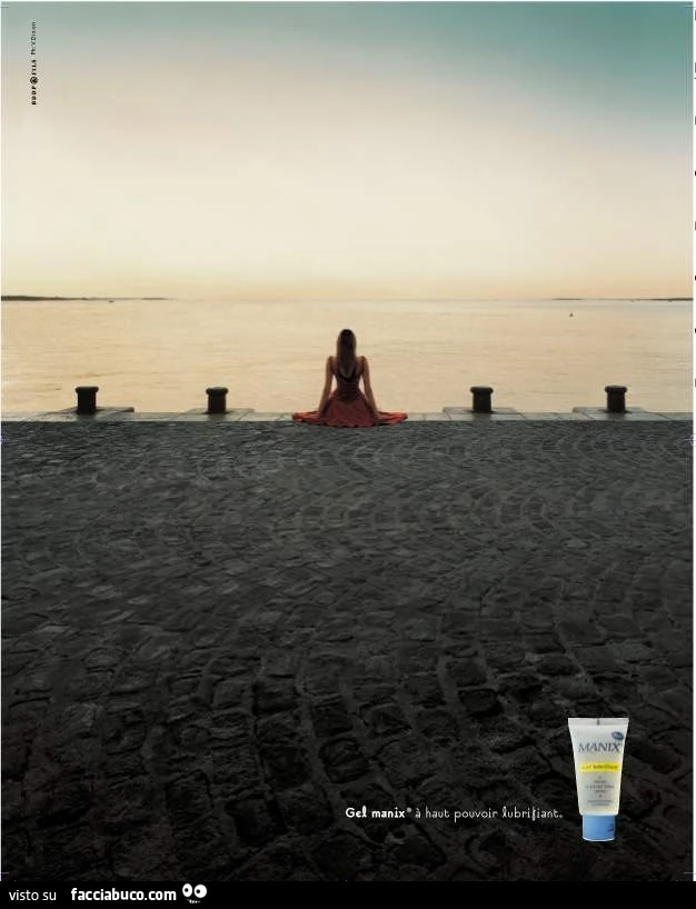 Pubblicità Gel lubrificante. Ragazza al posto del paletto