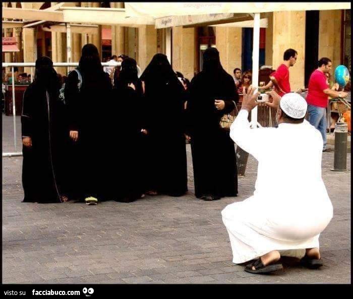 Foto a donne con burka integrale