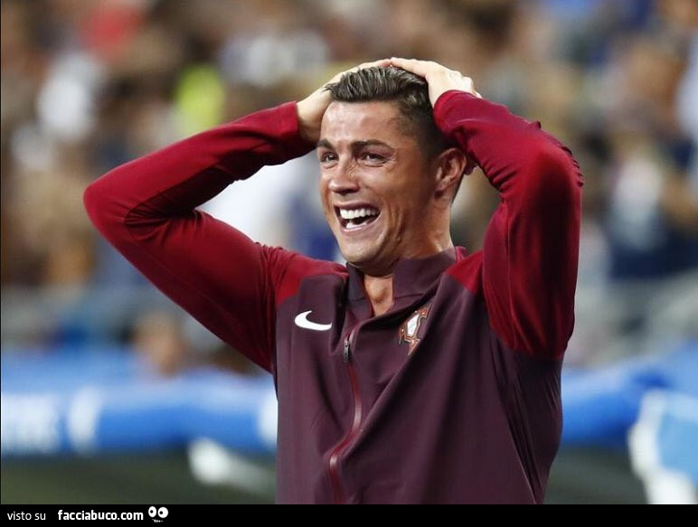 Cristiano Ronaldo piange per la vittoria dell'Europeo 2016